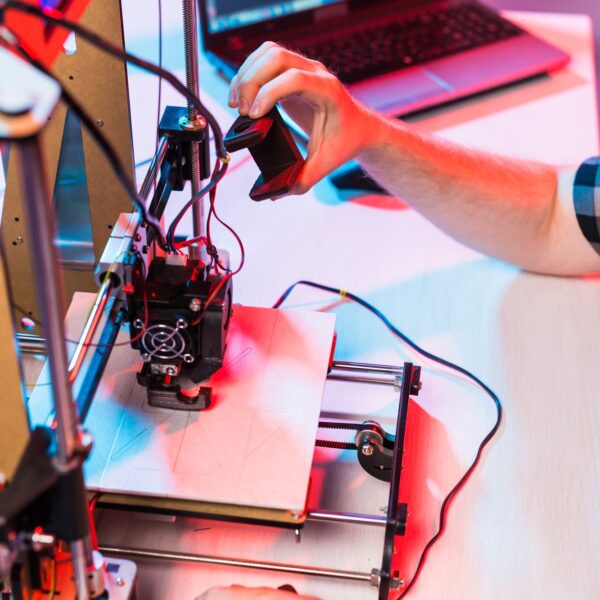 Man student makes the item on the 3D printer